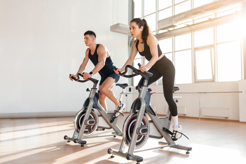 Paar-auf-Ergometern - Crosstrainer vs. Ergometer