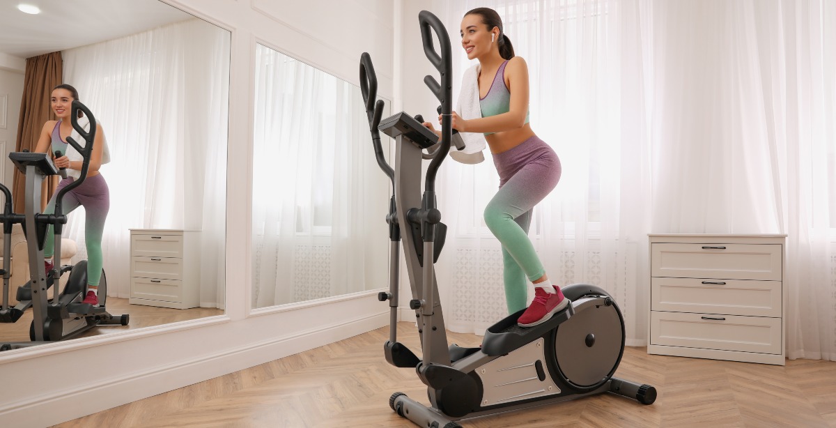 Jeune femme-Cardio-training-efficace-à-la-maison